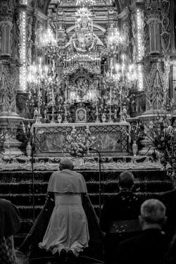 Celebración de la Eucaristía por D. José María Gil Tamayo con motivo del cuarenta aniversario de la visita de San Juan Pablo II a Granada