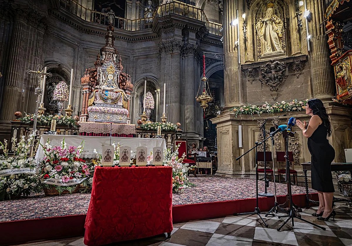 Diana Navarro emociona con su interpretación del Himno a la Virgen de las Angustias